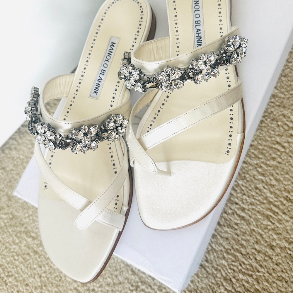 NWB - Manolo Blahnik Perlusa Satin Crystal Slide Sandals
Bridal - Picture 5 of 8
